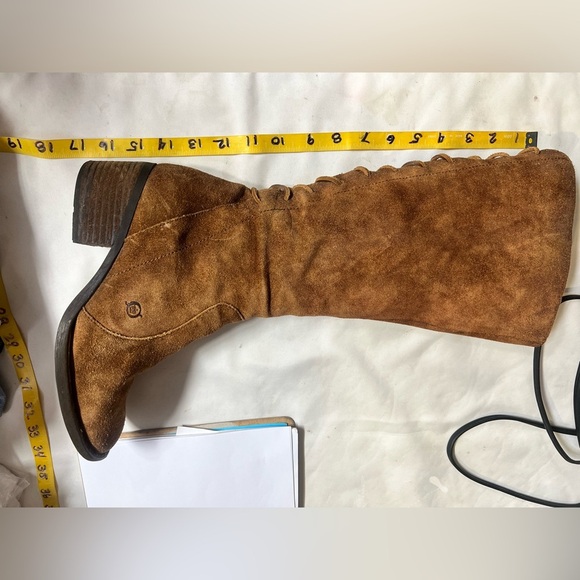 BORN Camel brown lace back riding boots size 8.5. - Picture 8 of 9